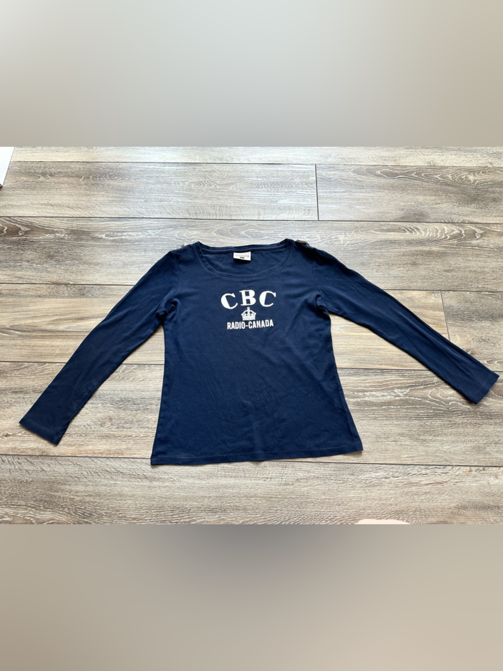 Red Canoe/ Navy Long-Sleeve Crewneck tee/ woman’s L/ 100 cotton - Picture 2 of 8